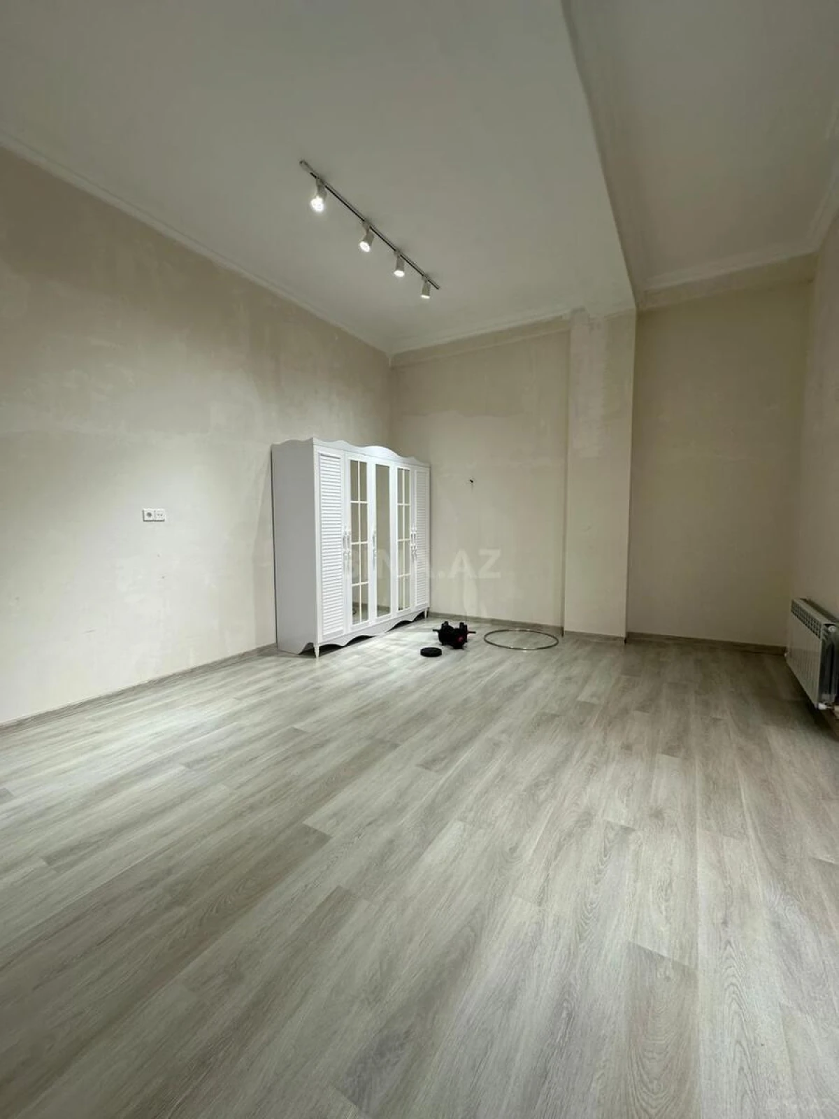 Satılır 3 otaqlı mənzil 140 m²