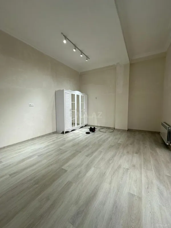Satılır 3 otaqlı mənzil 140 m²