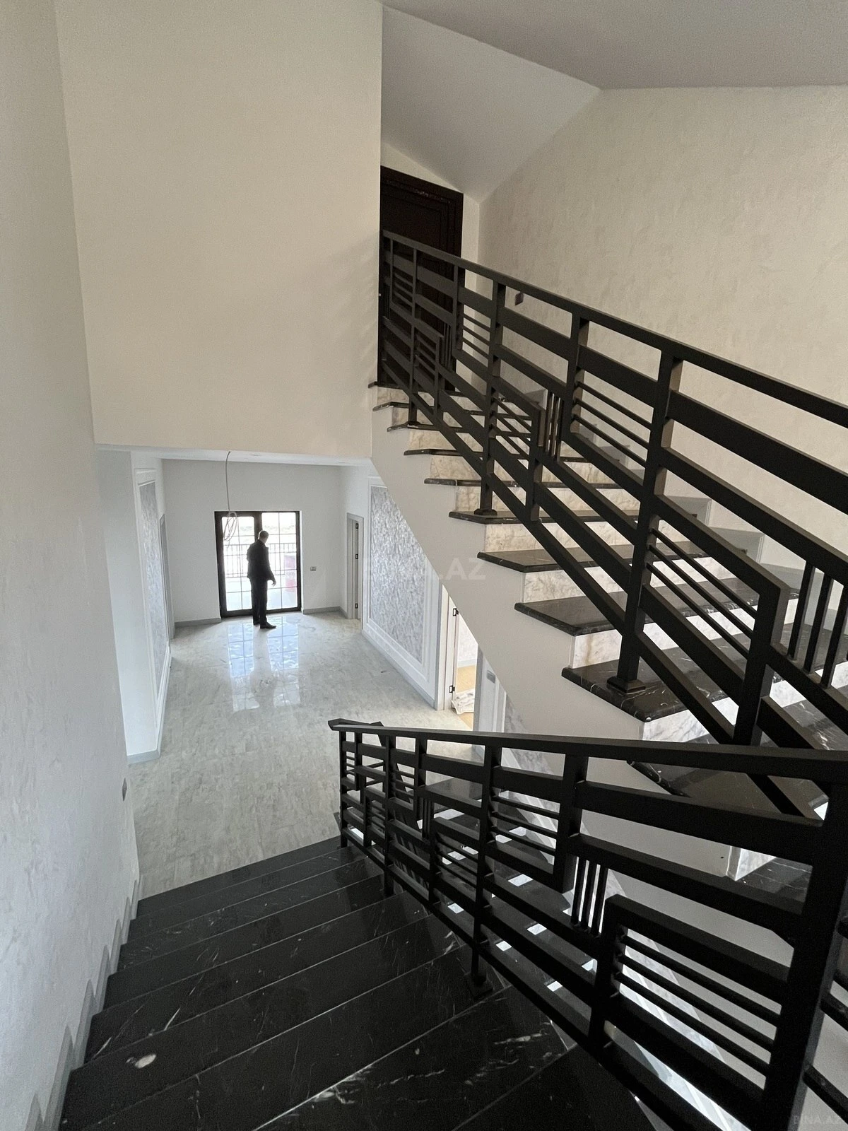 Satılır 6 otaqlı həyət evi 500 m²
