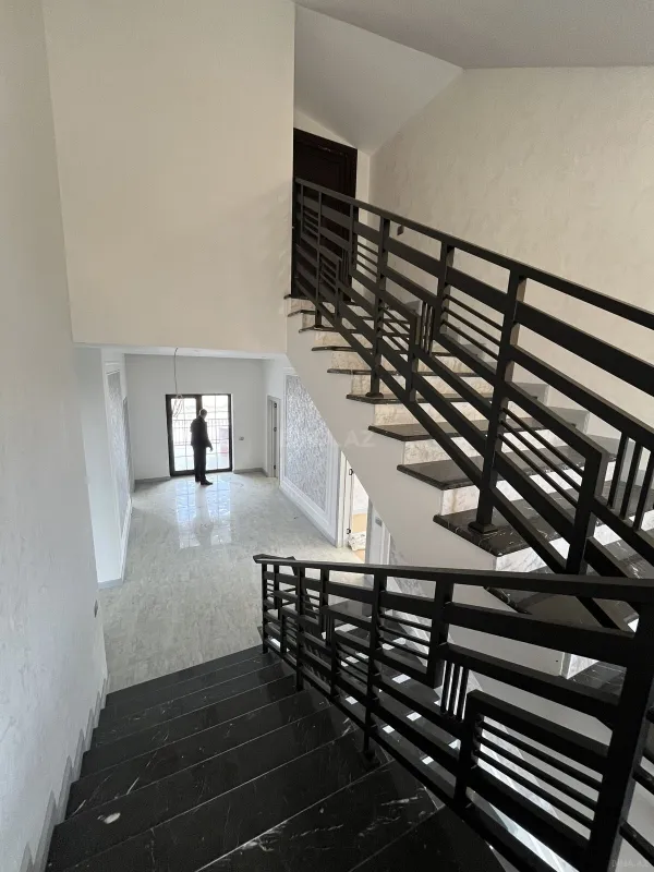 Satılır 6 otaqlı həyət evi 500 m²