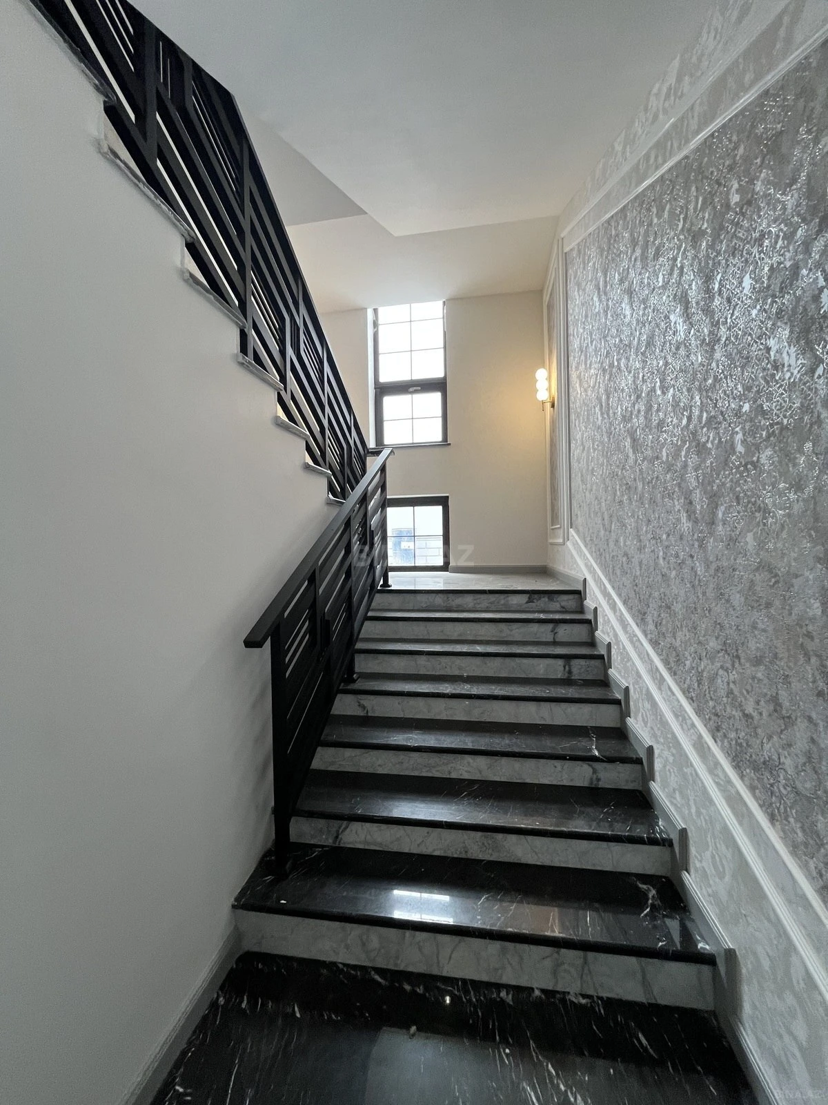 Satılır 6 otaqlı həyət evi 500 m²