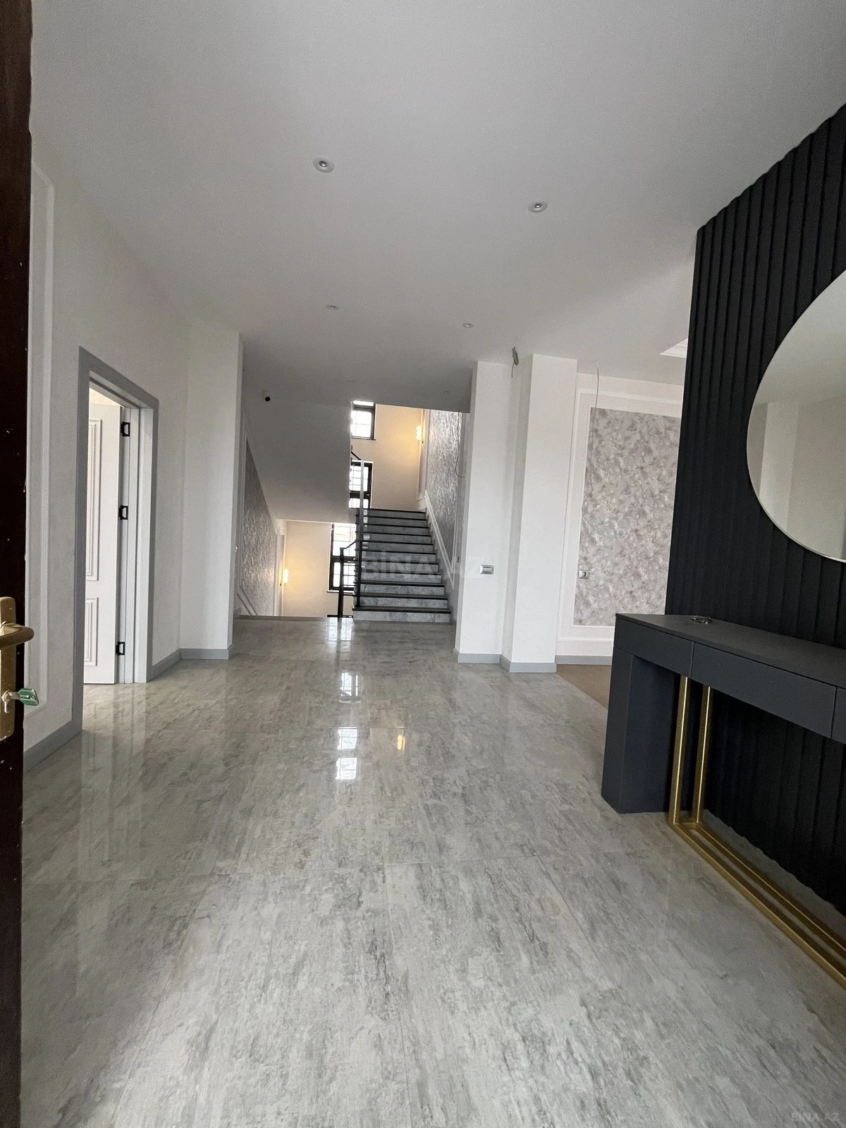 Satılır 6 otaqlı həyət evi 500 m²