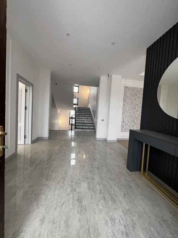 Satılır 6 otaqlı həyət evi 500 m²
