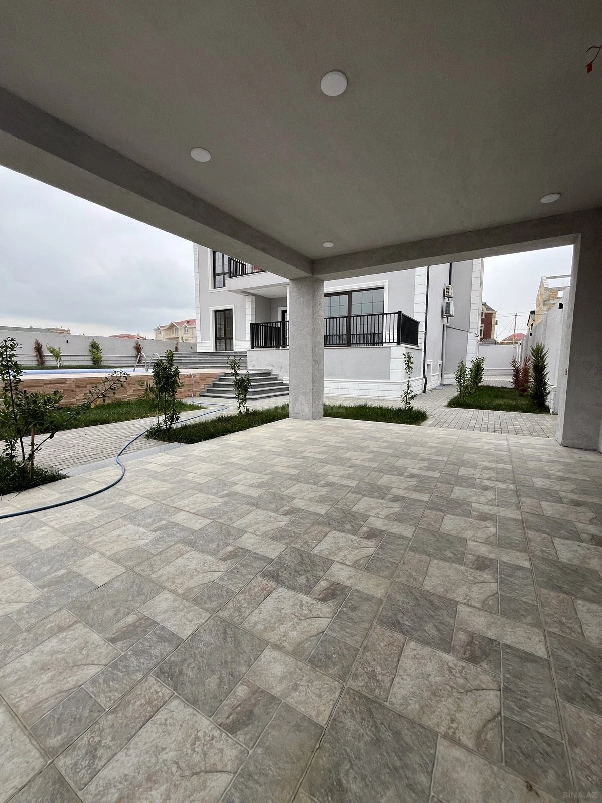 Satılır 6 otaqlı həyət evi 500 m²