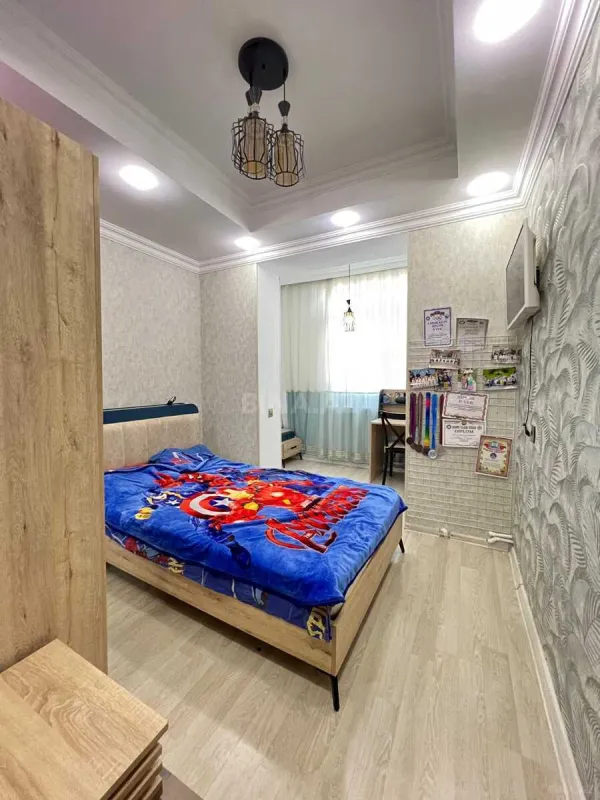 Satılır 5 otaqlı mənzil 120 m²