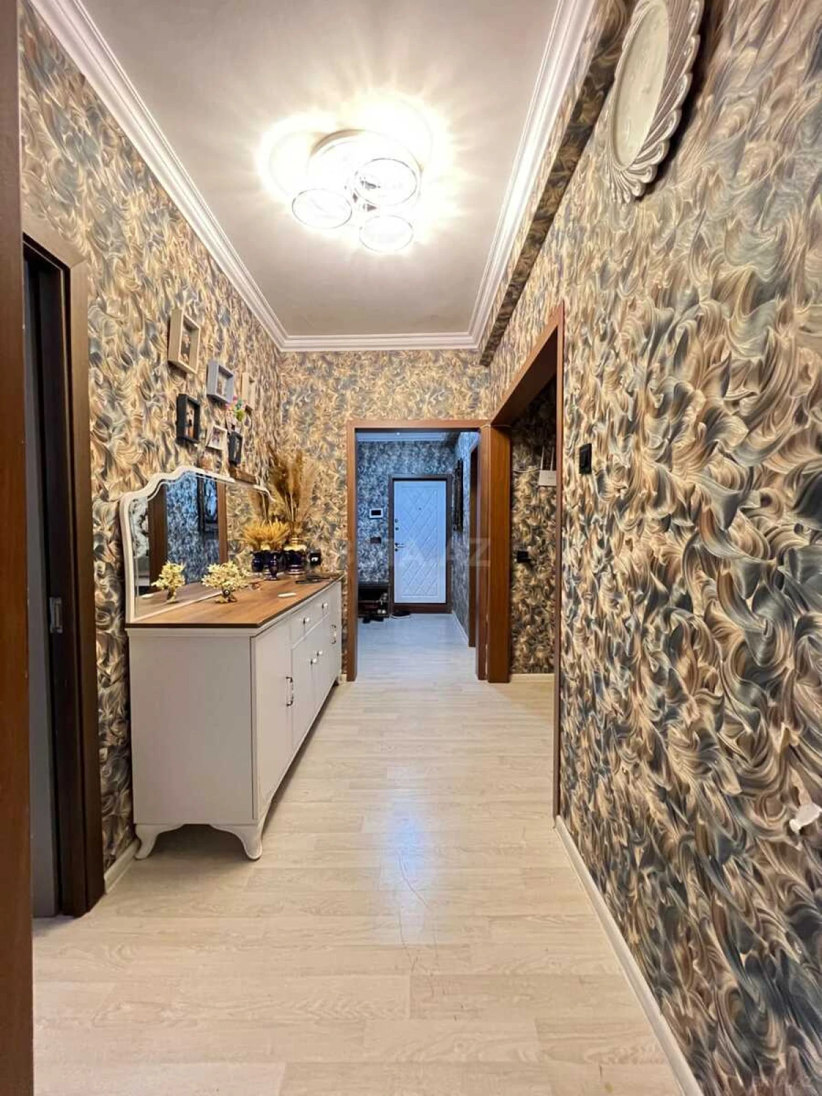 Satılır 5 otaqlı mənzil 120 m²