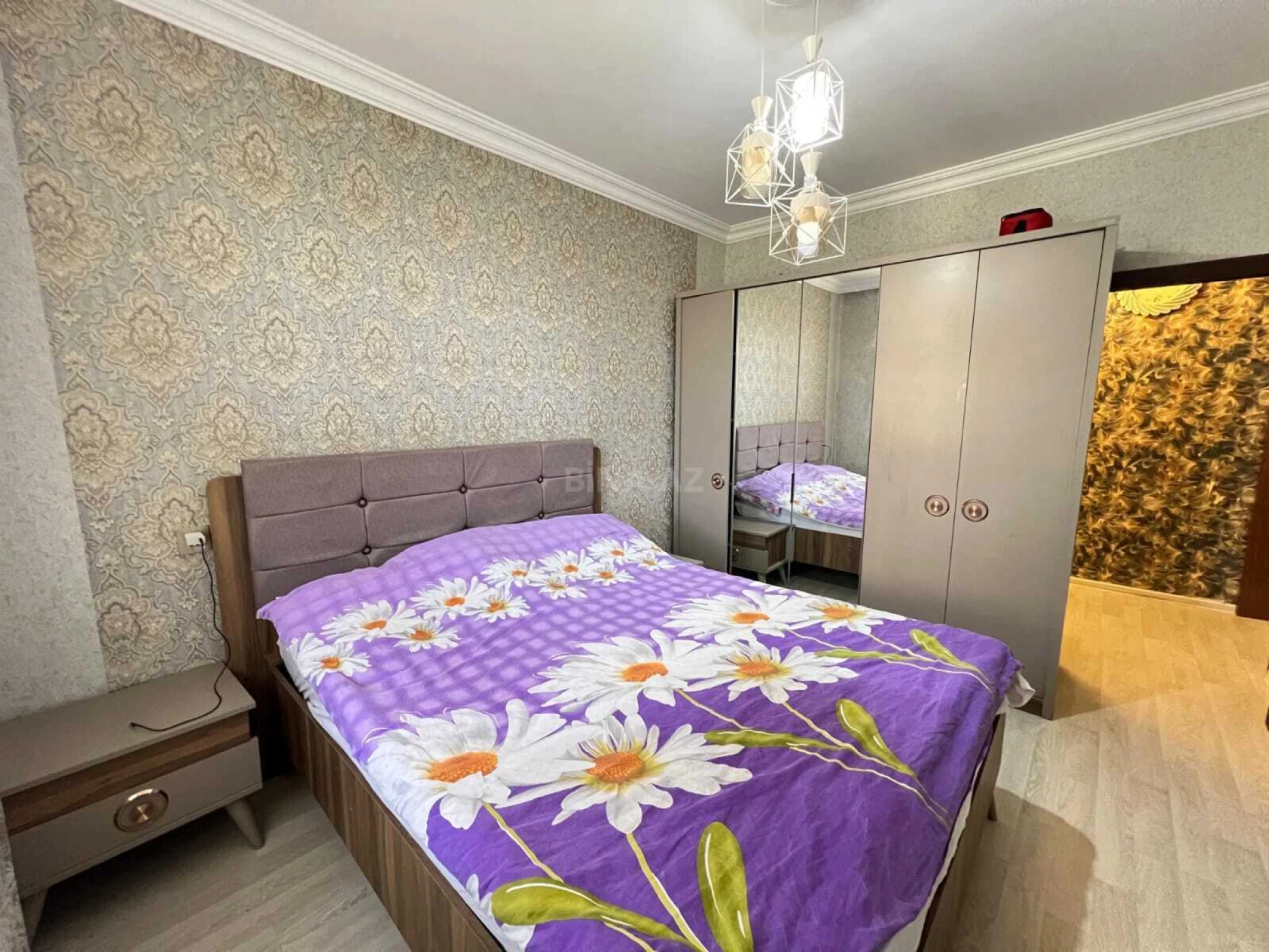 Satılır 5 otaqlı mənzil 120 m²