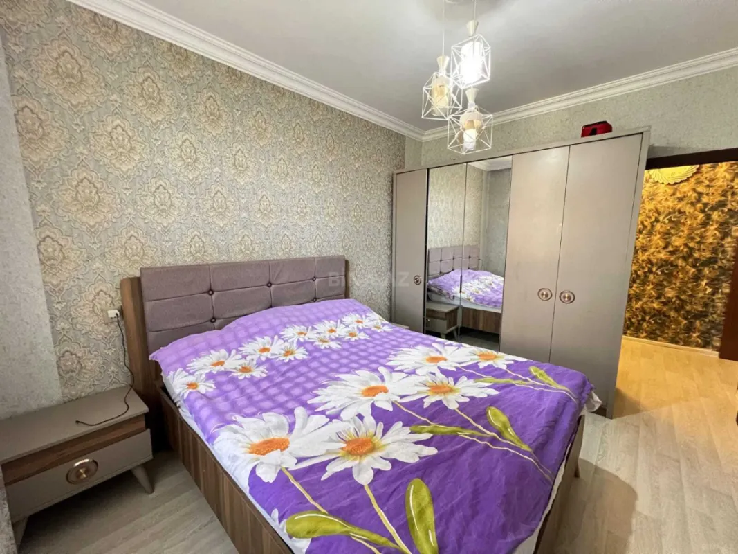 Satılır 5 otaqlı mənzil 120 m²