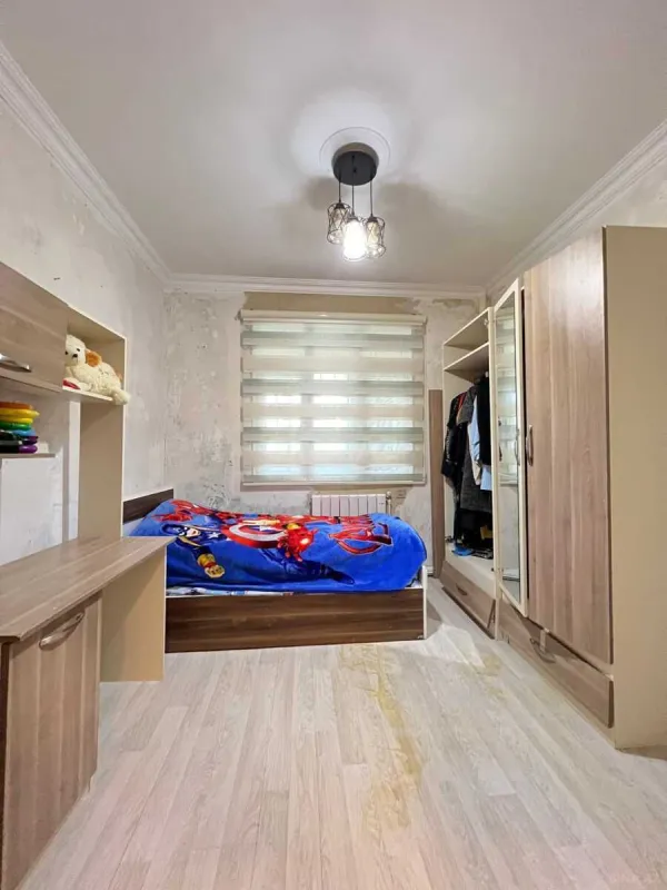 Satılır 5 otaqlı mənzil 120 m²