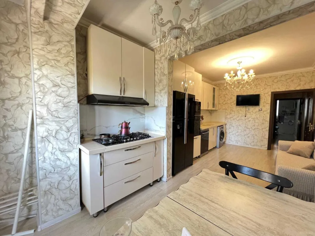 Satılır 5 otaqlı mənzil 120 m²