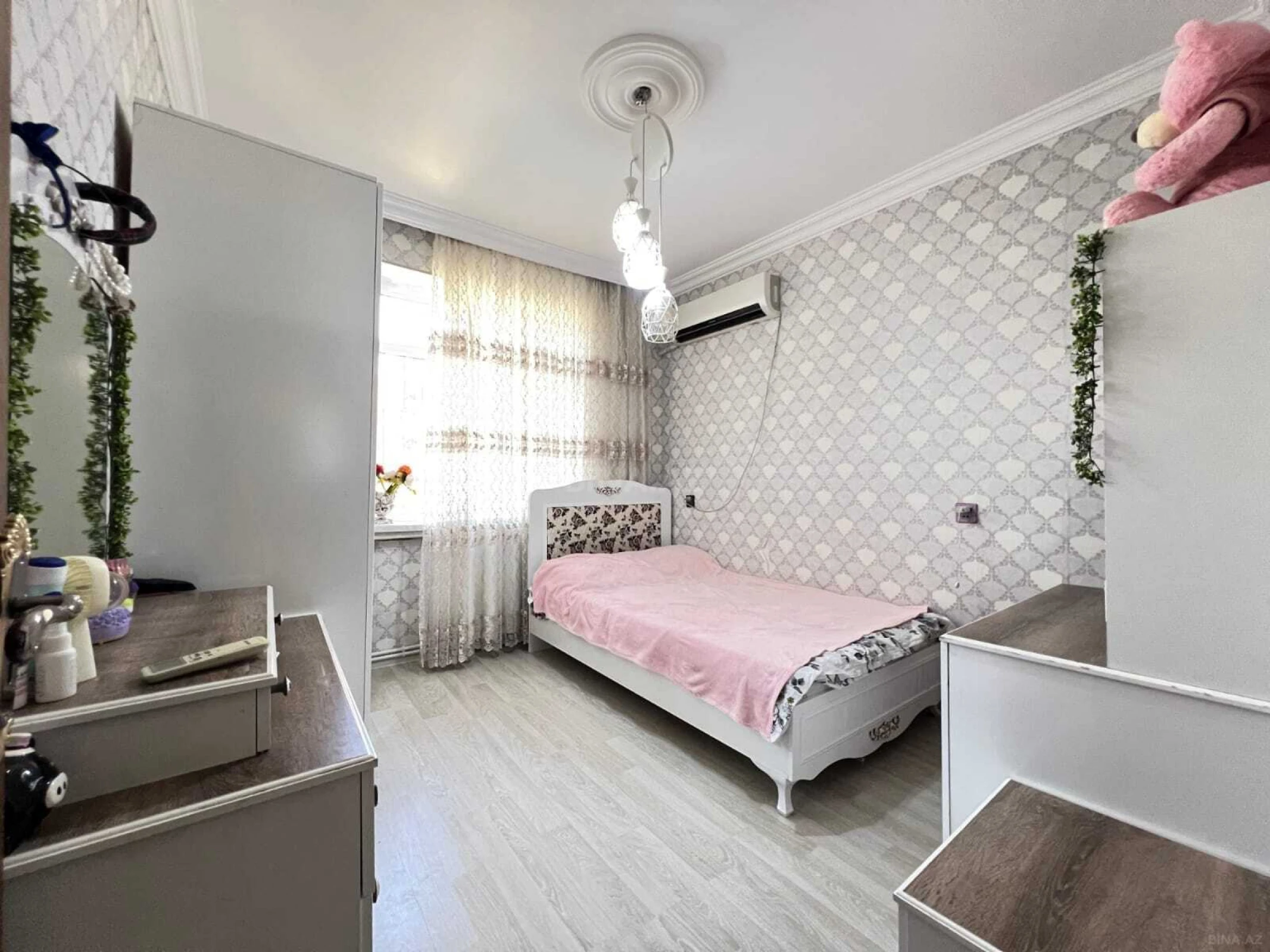 Satılır 5 otaqlı mənzil 120 m²