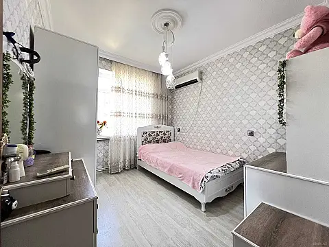 Satılır 5 otaqlı mənzil 120 m²