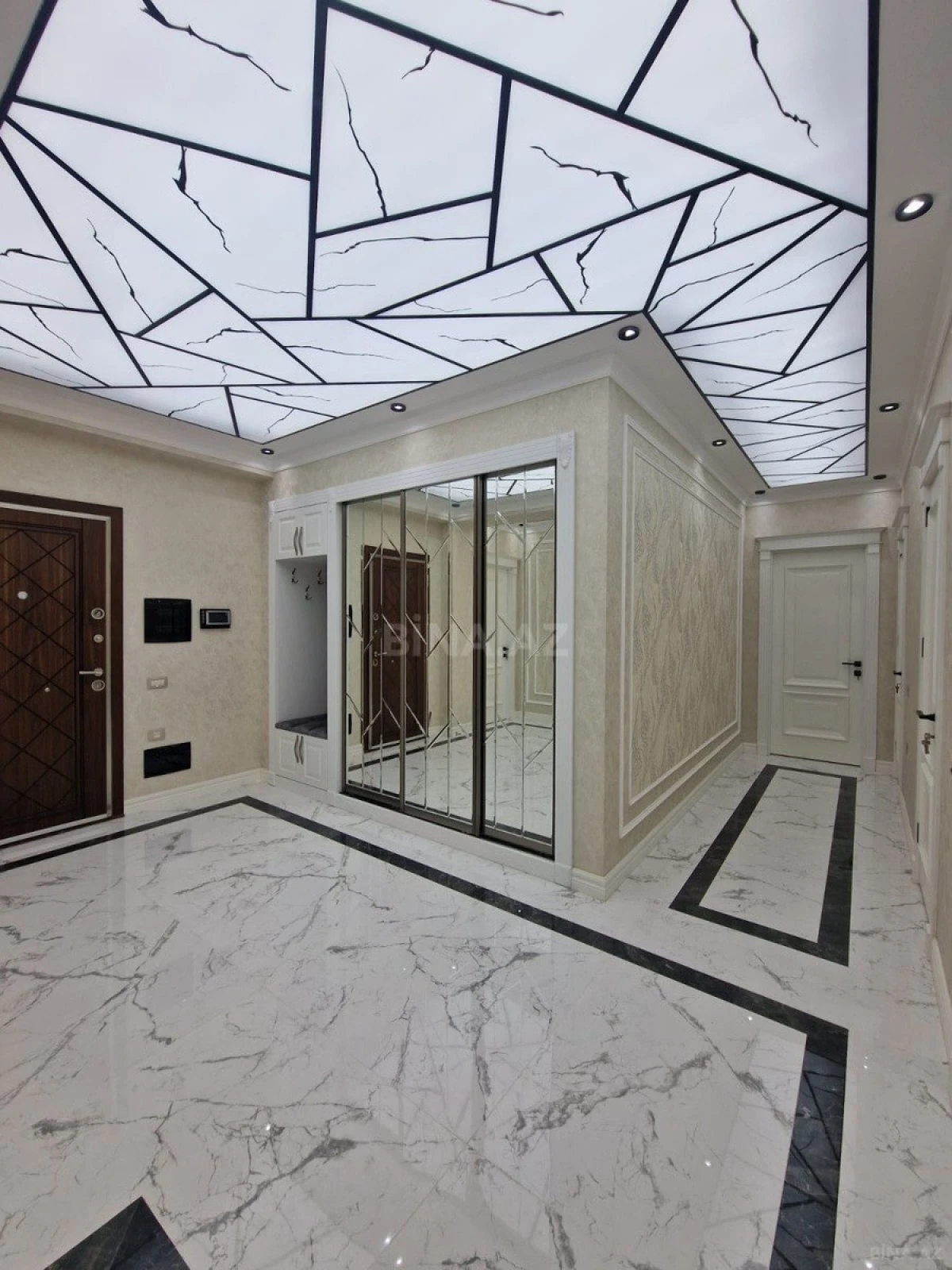 Satılır 3 otaqlı mənzil 138 m²