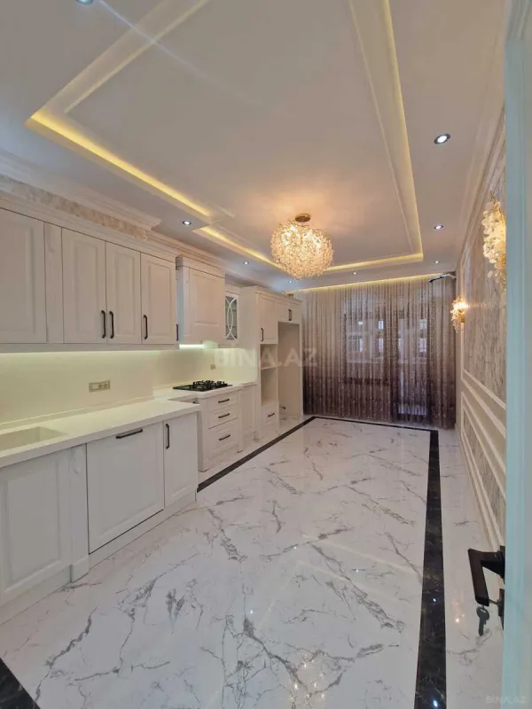 Satılır 3 otaqlı mənzil 138 m²