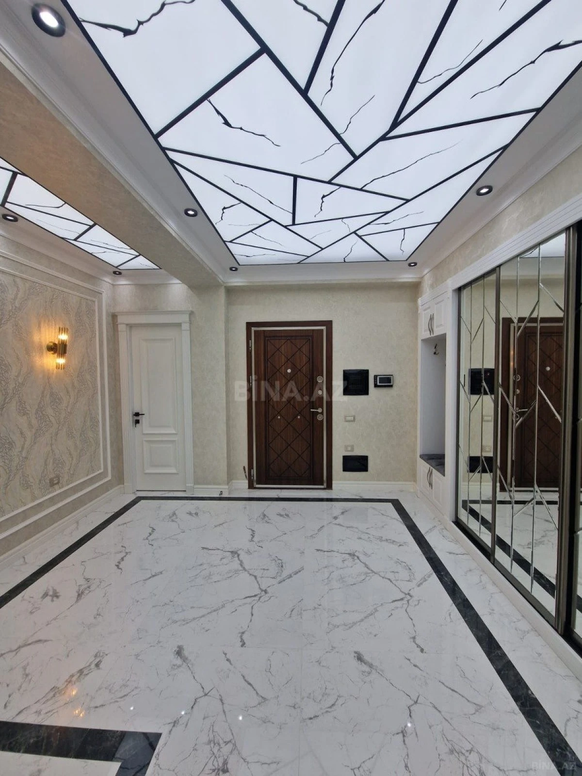 Satılır 3 otaqlı mənzil 138 m²