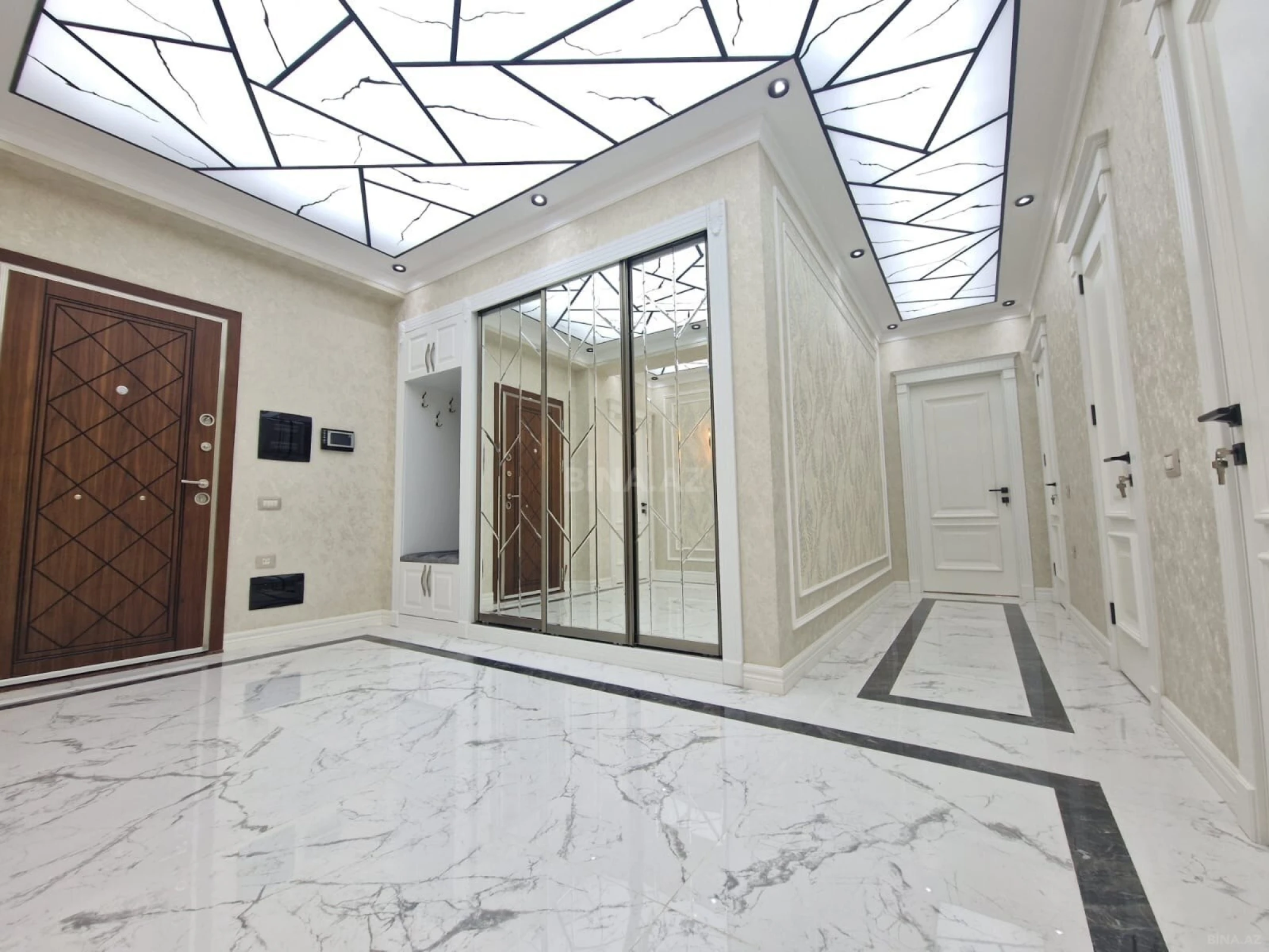 Satılır 3 otaqlı mənzil 138 m²