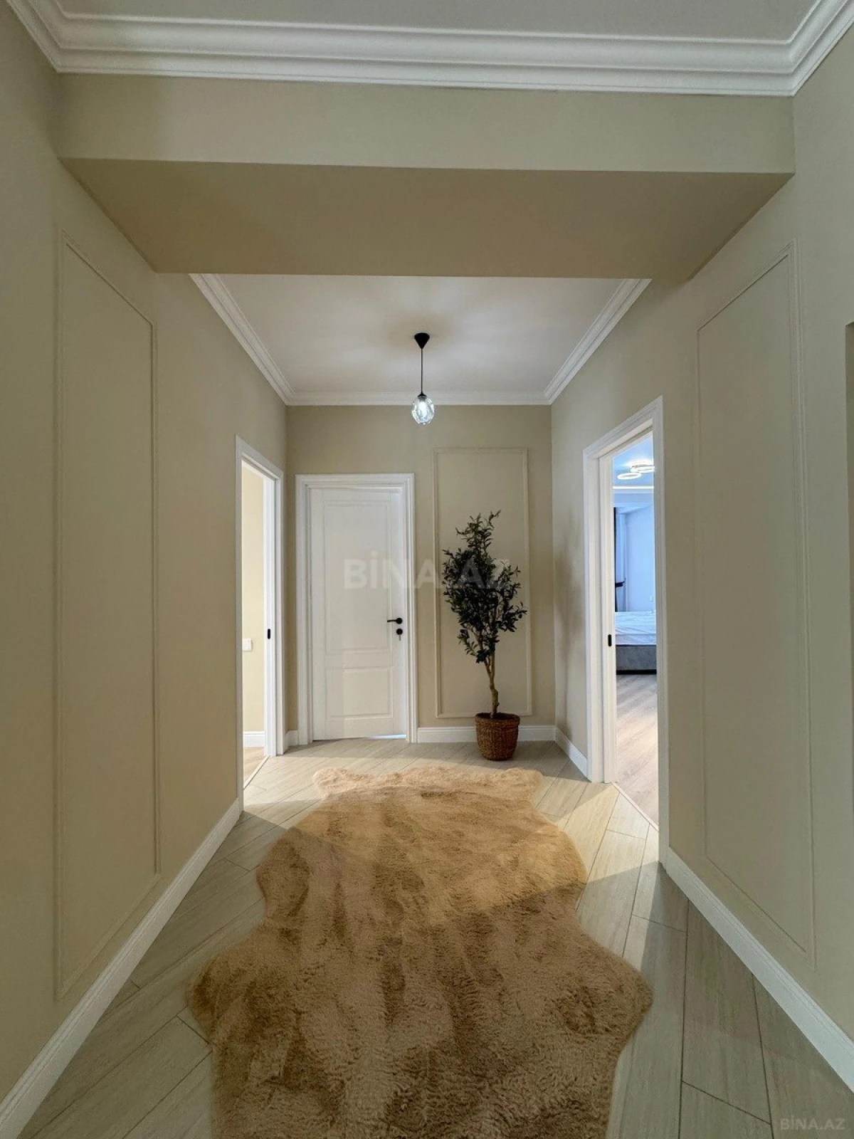 Satılır 4 otaqlı mənzil 175 m²