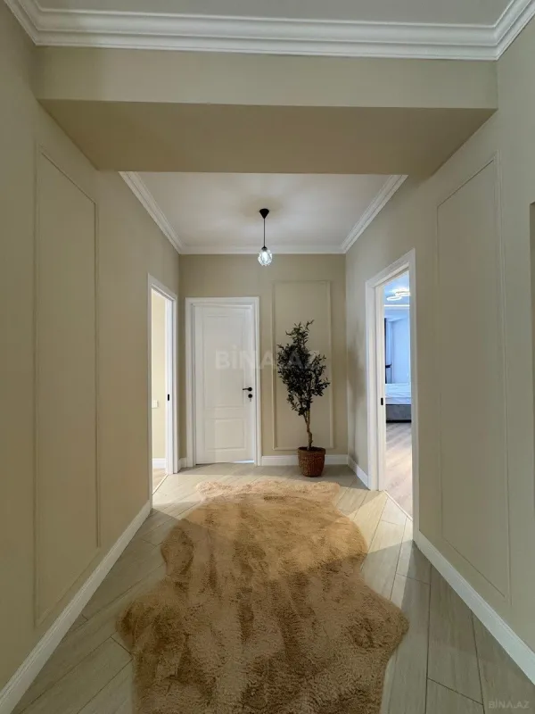 Satılır 4 otaqlı mənzil 175 m²