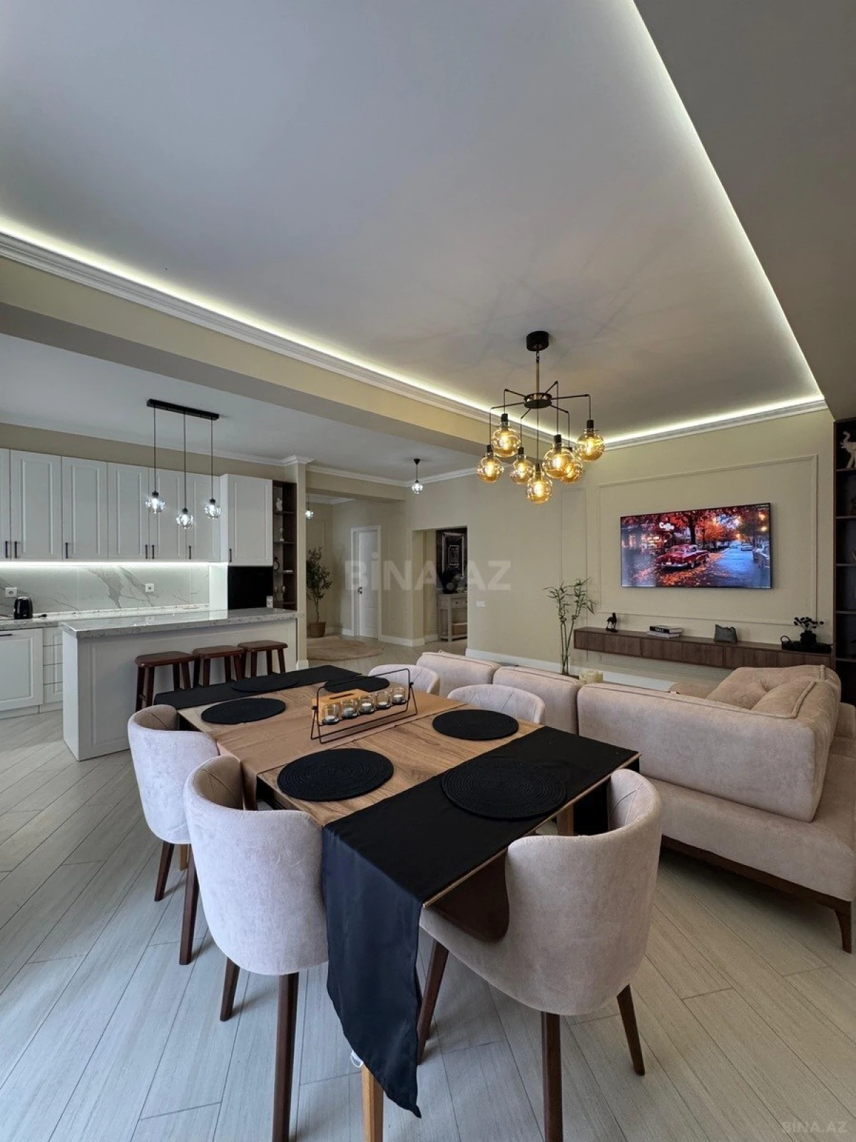 Satılır 4 otaqlı mənzil 175 m²