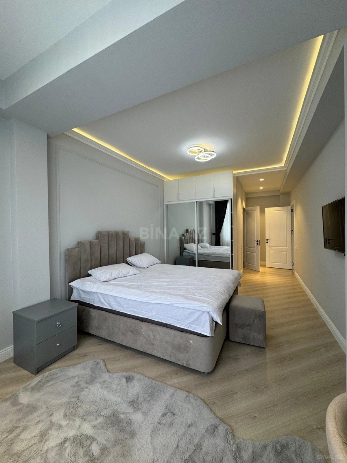 Satılır 4 otaqlı mənzil 175 m²