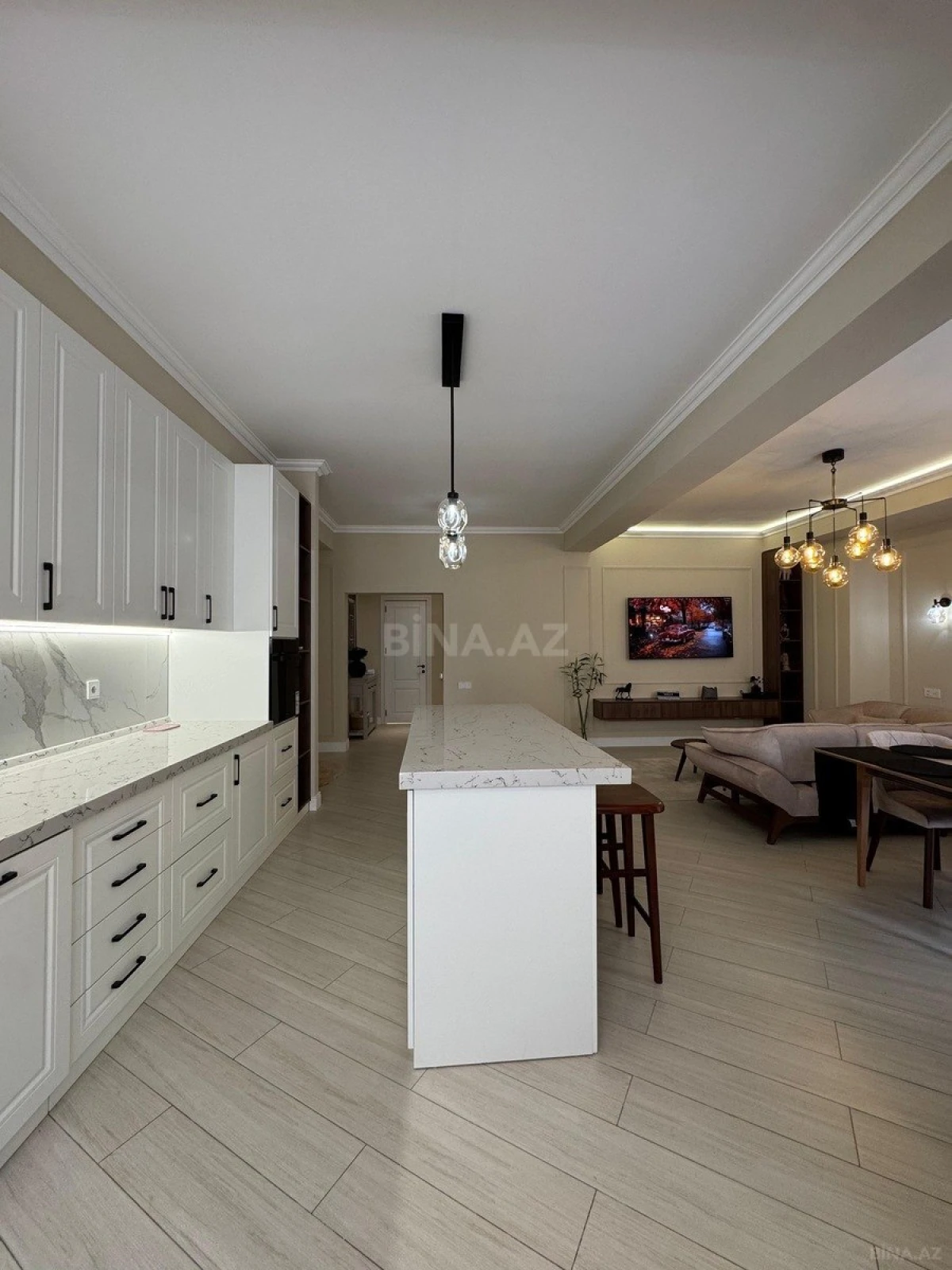 Satılır 4 otaqlı mənzil 175 m²
