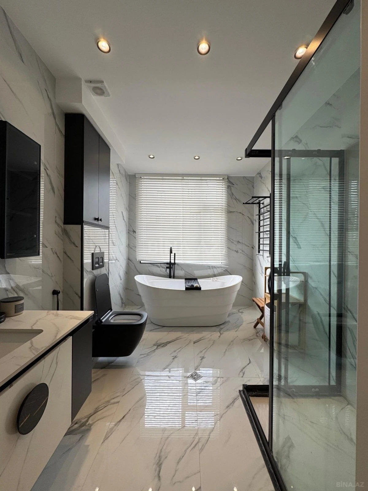 Satılır 4 otaqlı mənzil 175 m²