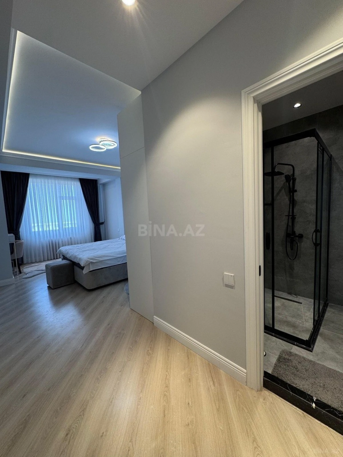 Satılır 4 otaqlı mənzil 175 m²