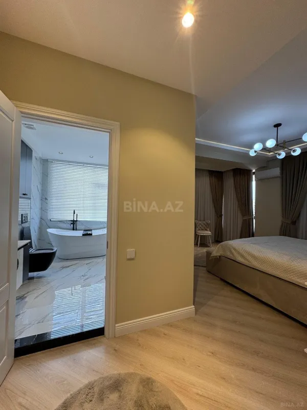 Satılır 4 otaqlı mənzil 175 m²