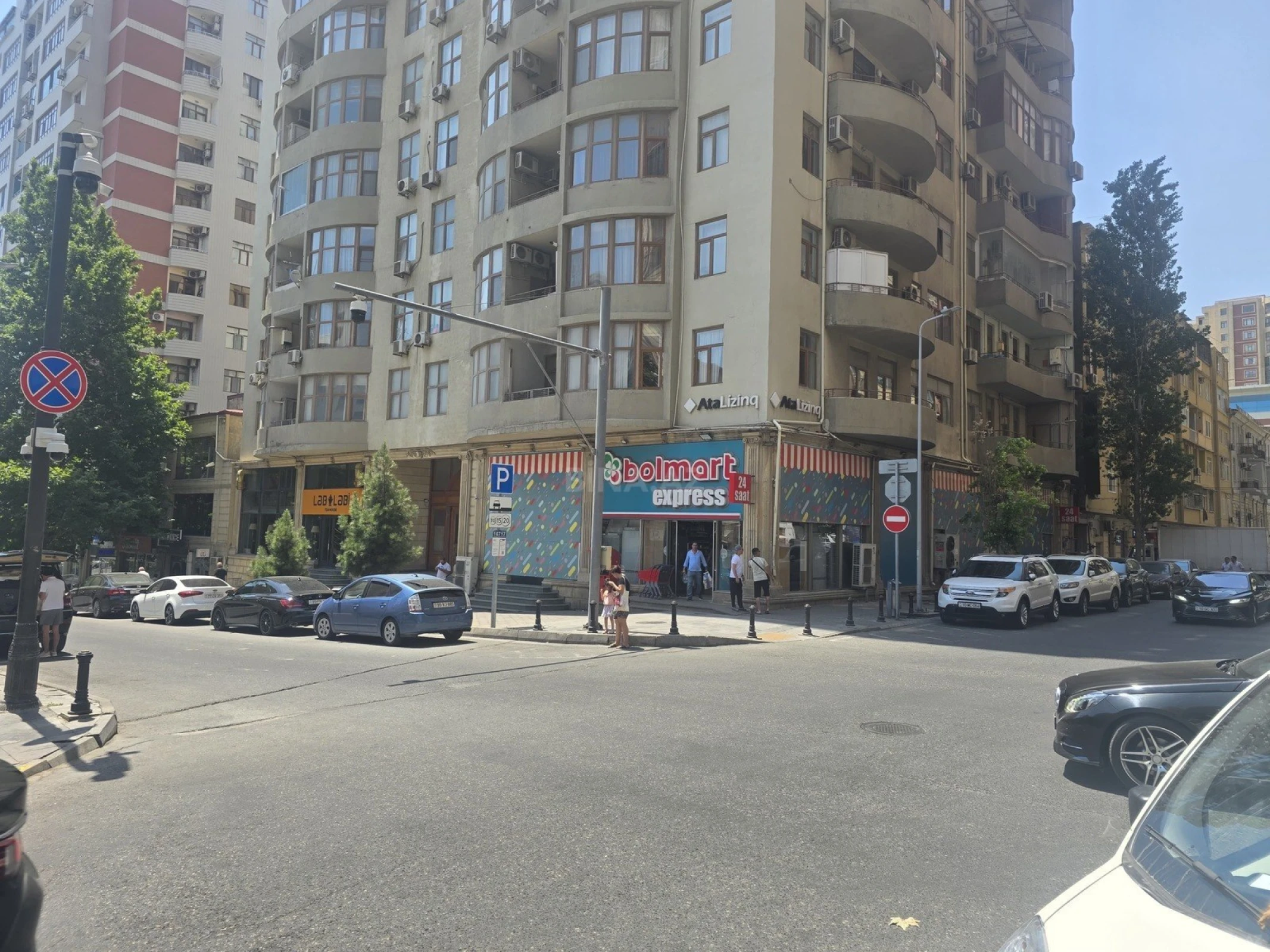 Satılır obyekt 676 m²
