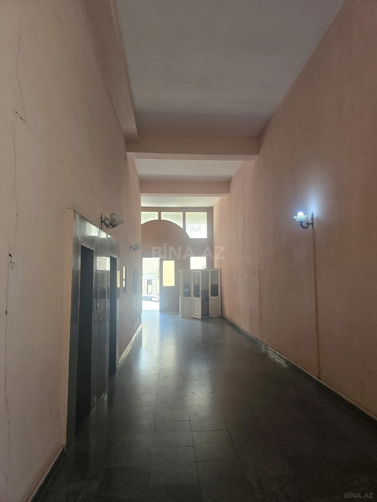 Satılır obyekt 676 m²