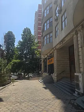Satılır obyekt 676 m² — Bakı, İnşaatçılar 676.00 m²