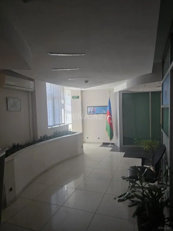 Satılır obyekt 676 m²