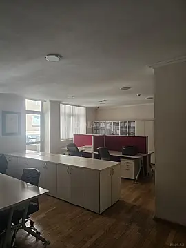 Satılır obyekt 676 m²