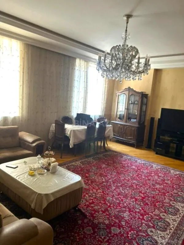 Satılır 3 otaqlı mənzil 165 m²