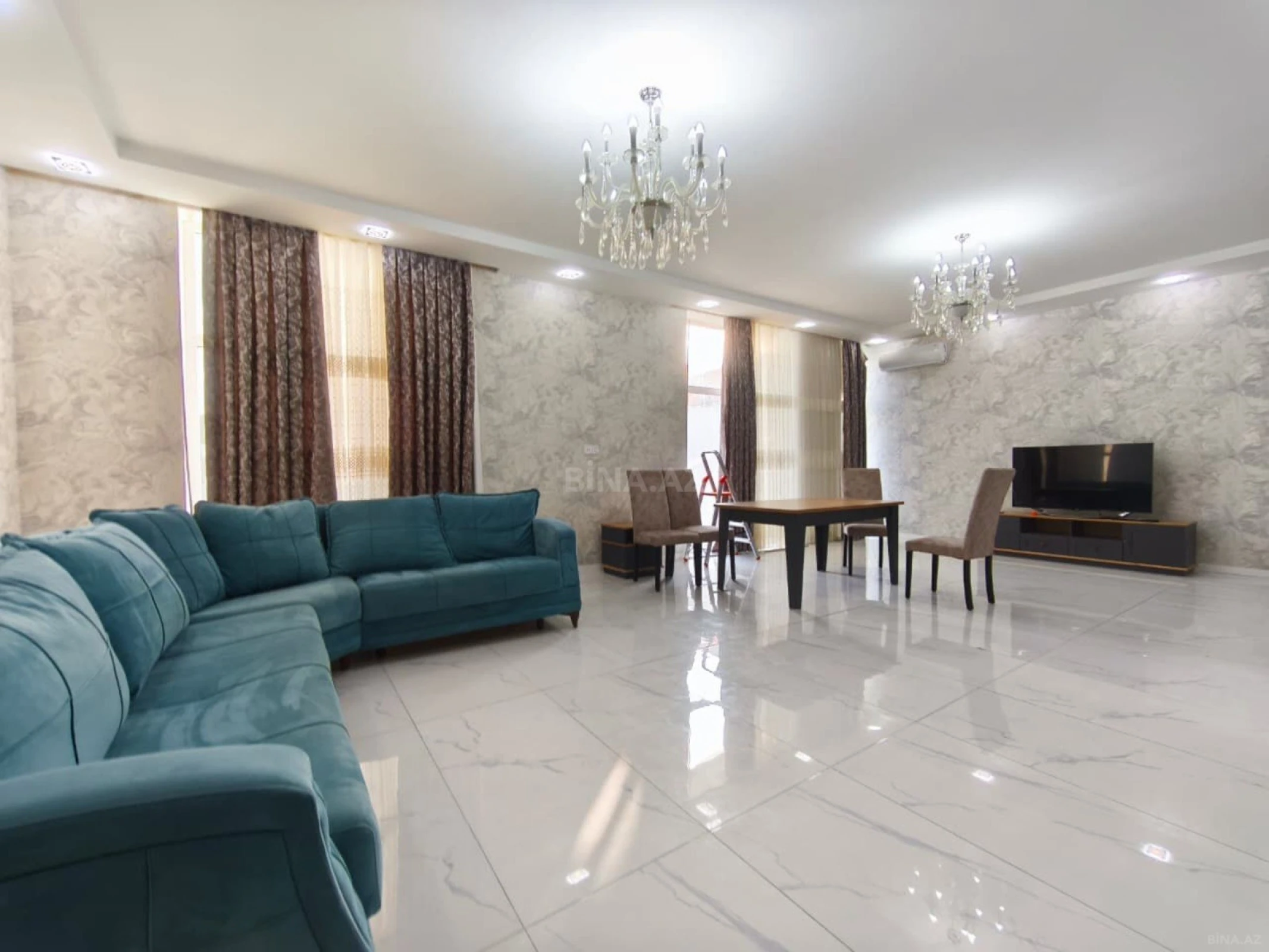 Satılır 5 otaqlı həyət evi 220 m²