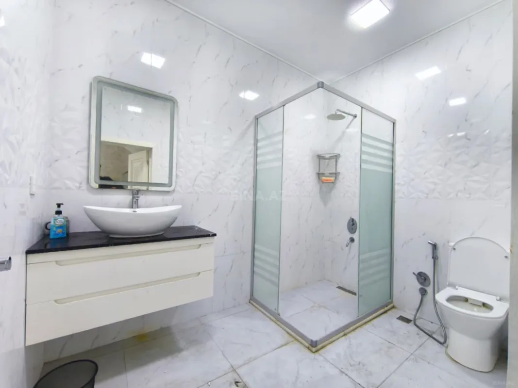 Satılır 5 otaqlı həyət evi 220 m²