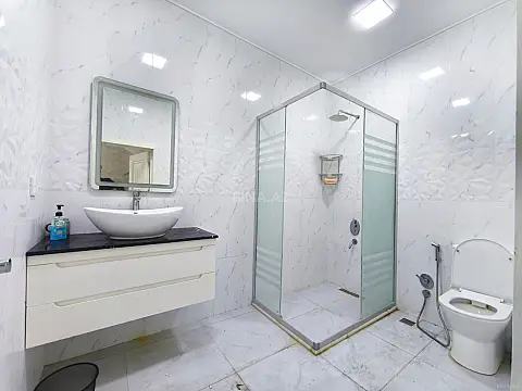 Satılır 5 otaqlı həyət evi 220 m²