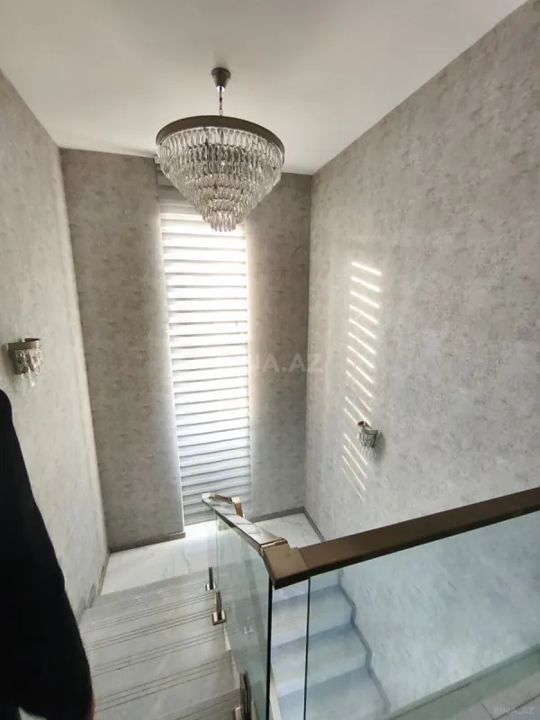 Satılır 5 otaqlı həyət evi 220 m²