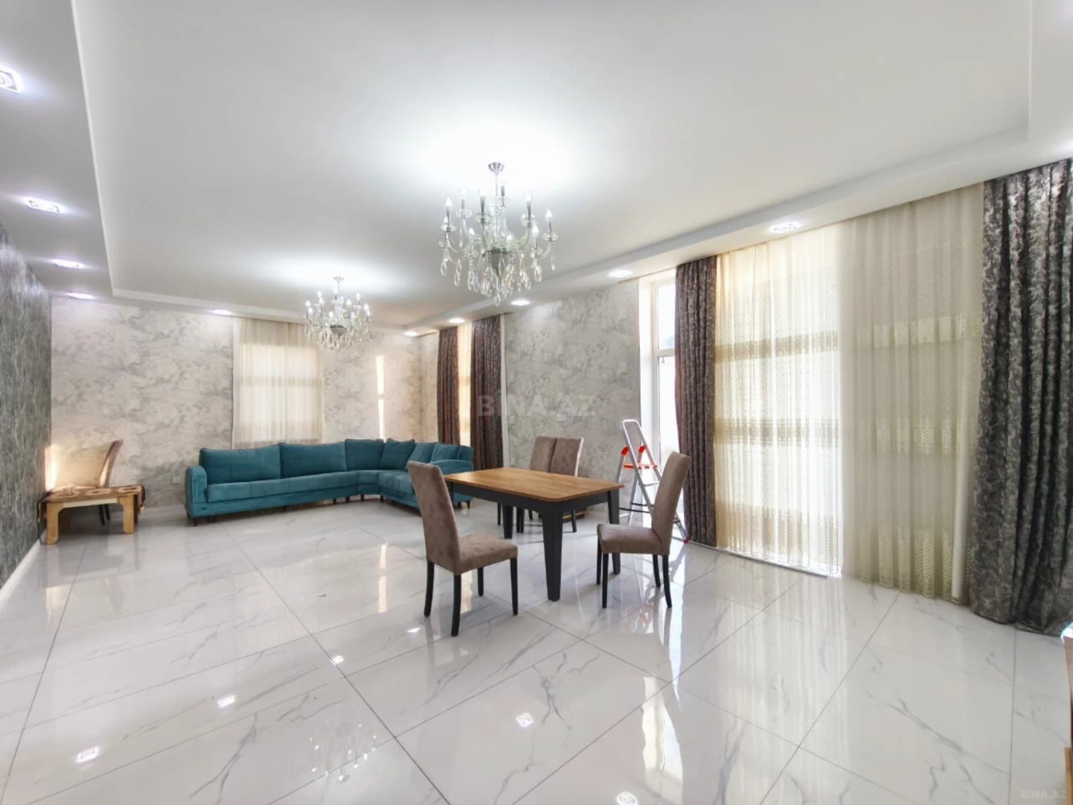 Satılır 5 otaqlı həyət evi 220 m²