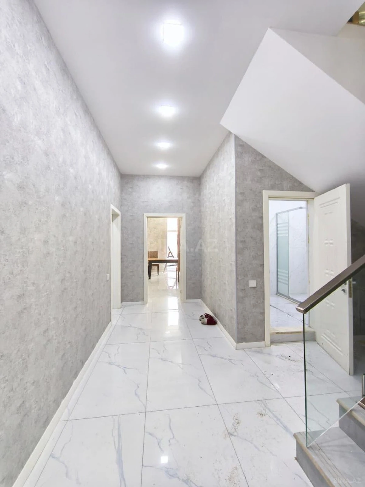 Satılır 5 otaqlı həyət evi 220 m²