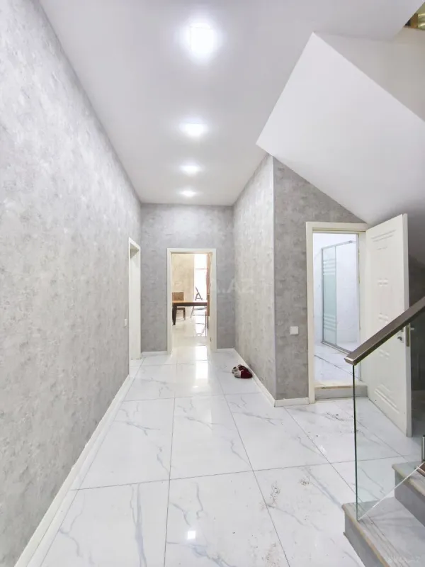 Satılır 5 otaqlı həyət evi 220 m²