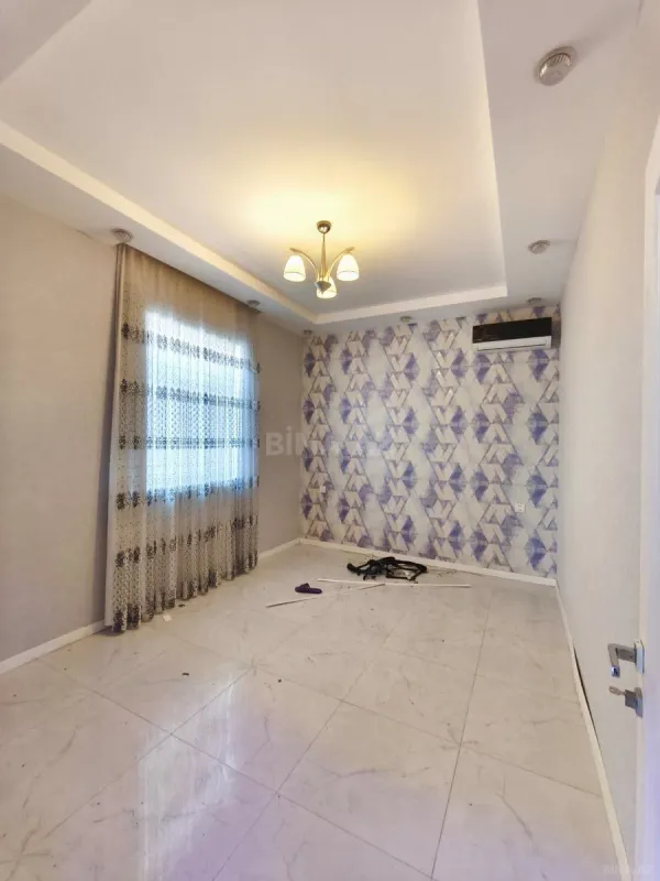 Satılır 5 otaqlı həyət evi 220 m²