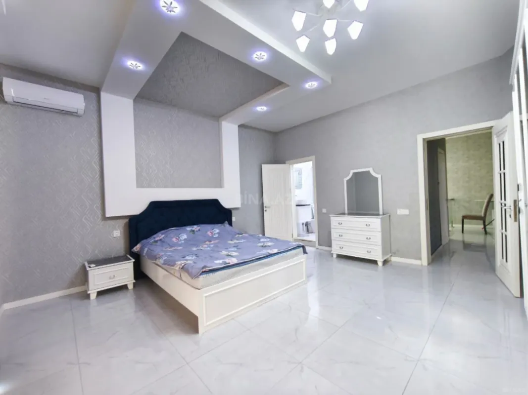 Satılır 5 otaqlı həyət evi 220 m²