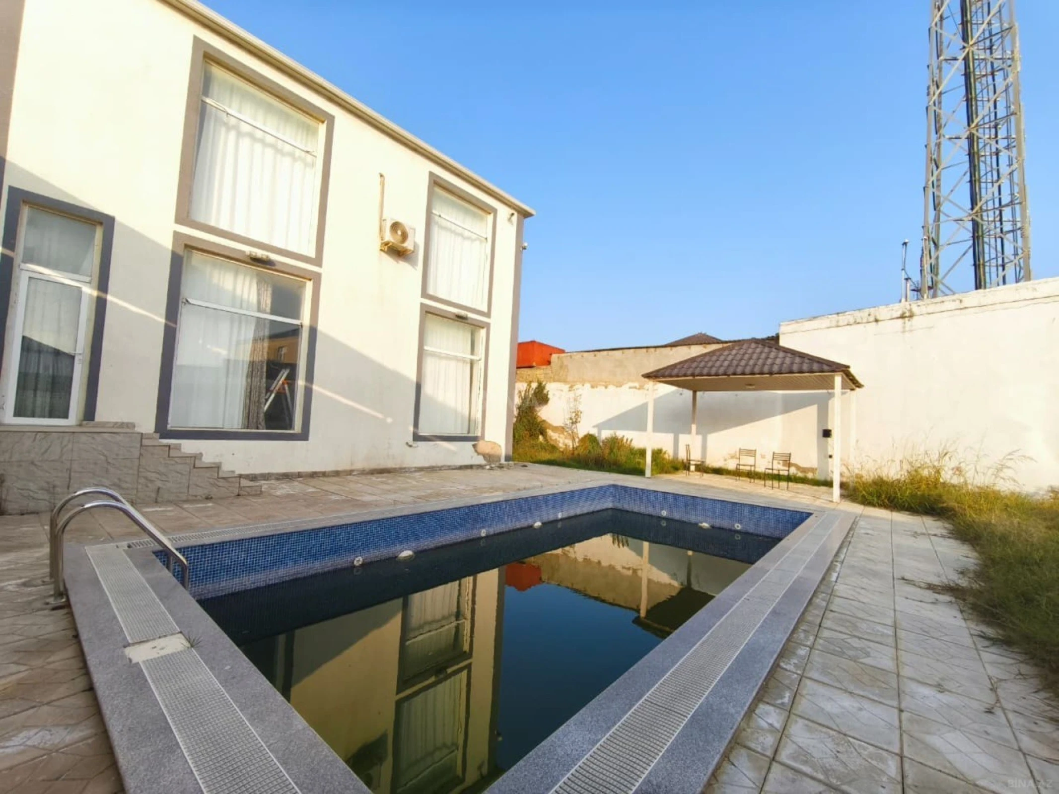 Satılır 5 otaqlı həyət evi 220 m²