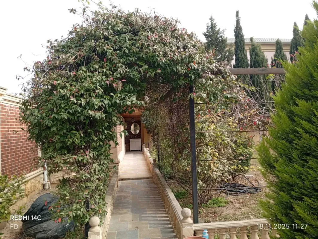 Satılır 5 otaqlı həyət evi 168 m²