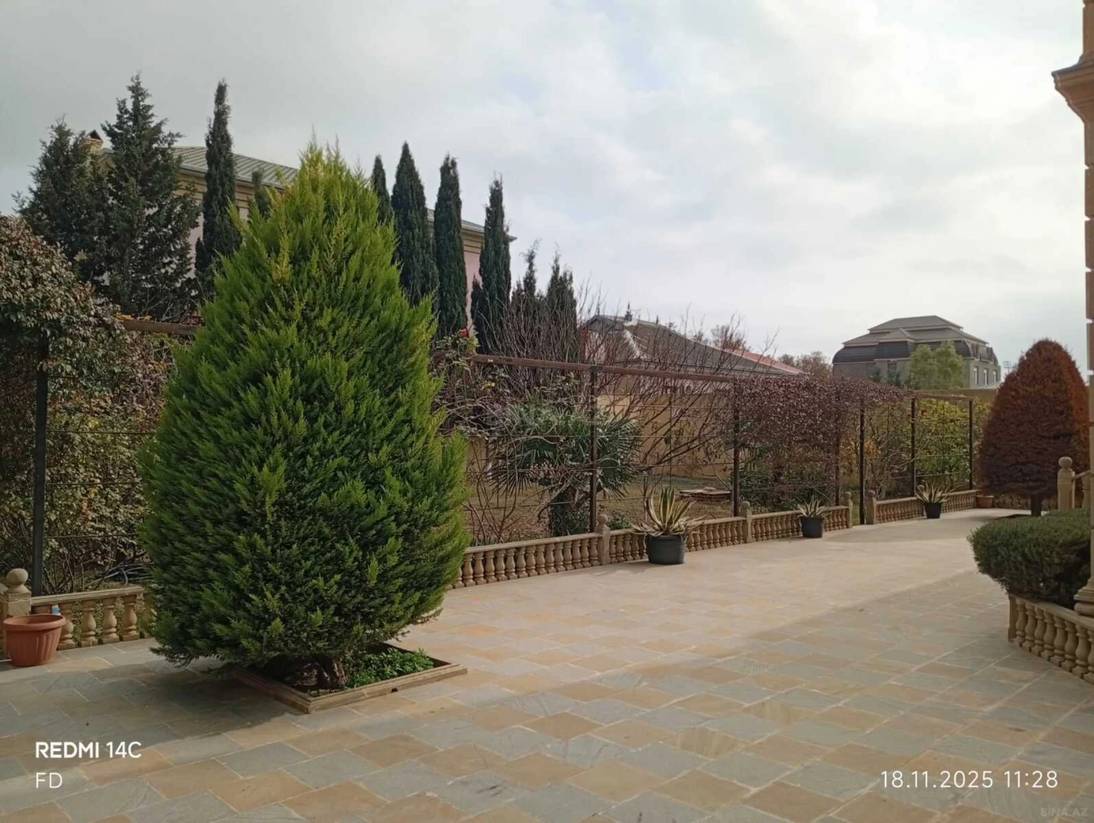 Satılır 5 otaqlı həyət evi 168 m²