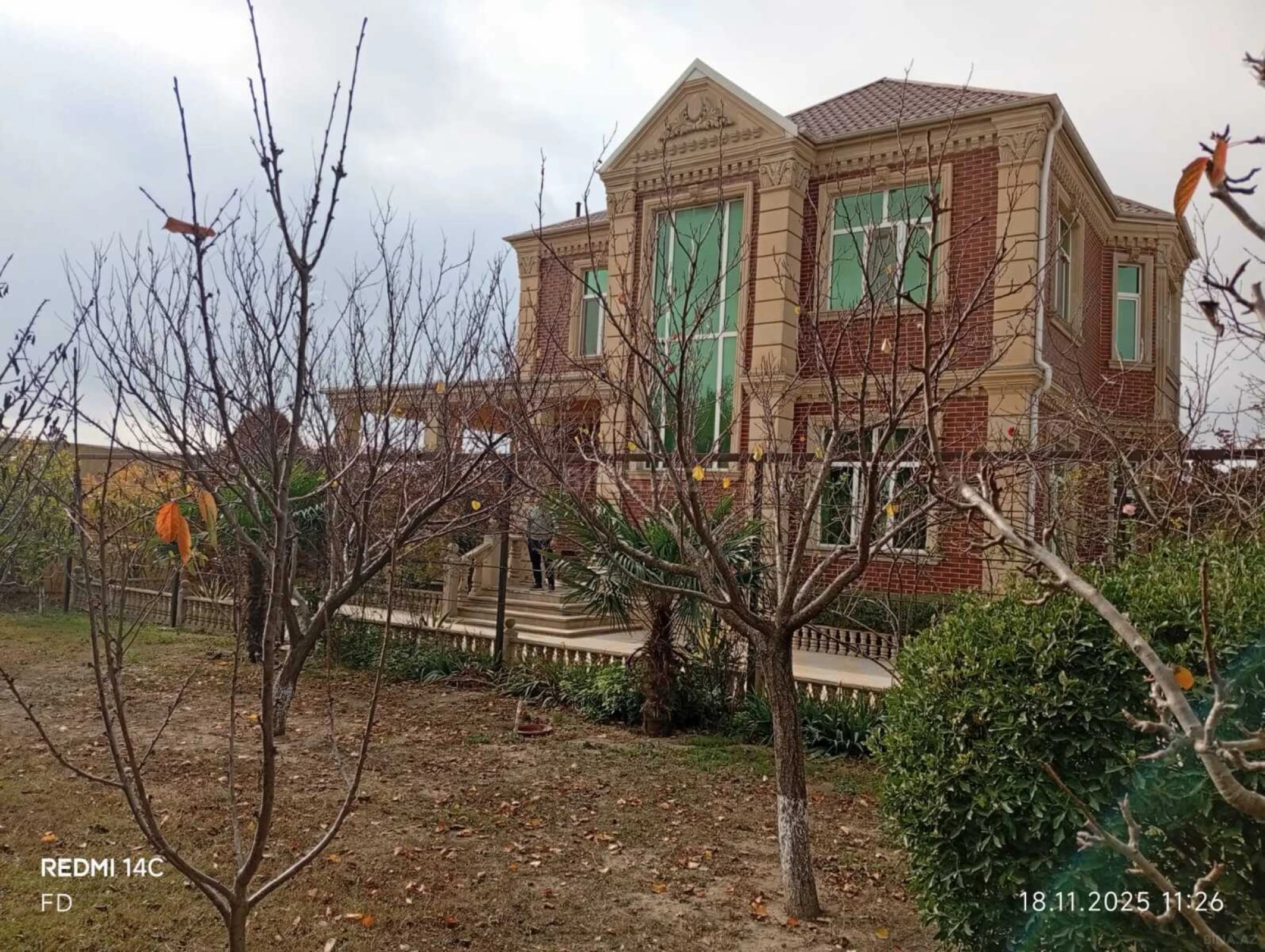 Satılır 5 otaqlı həyət evi 168 m²