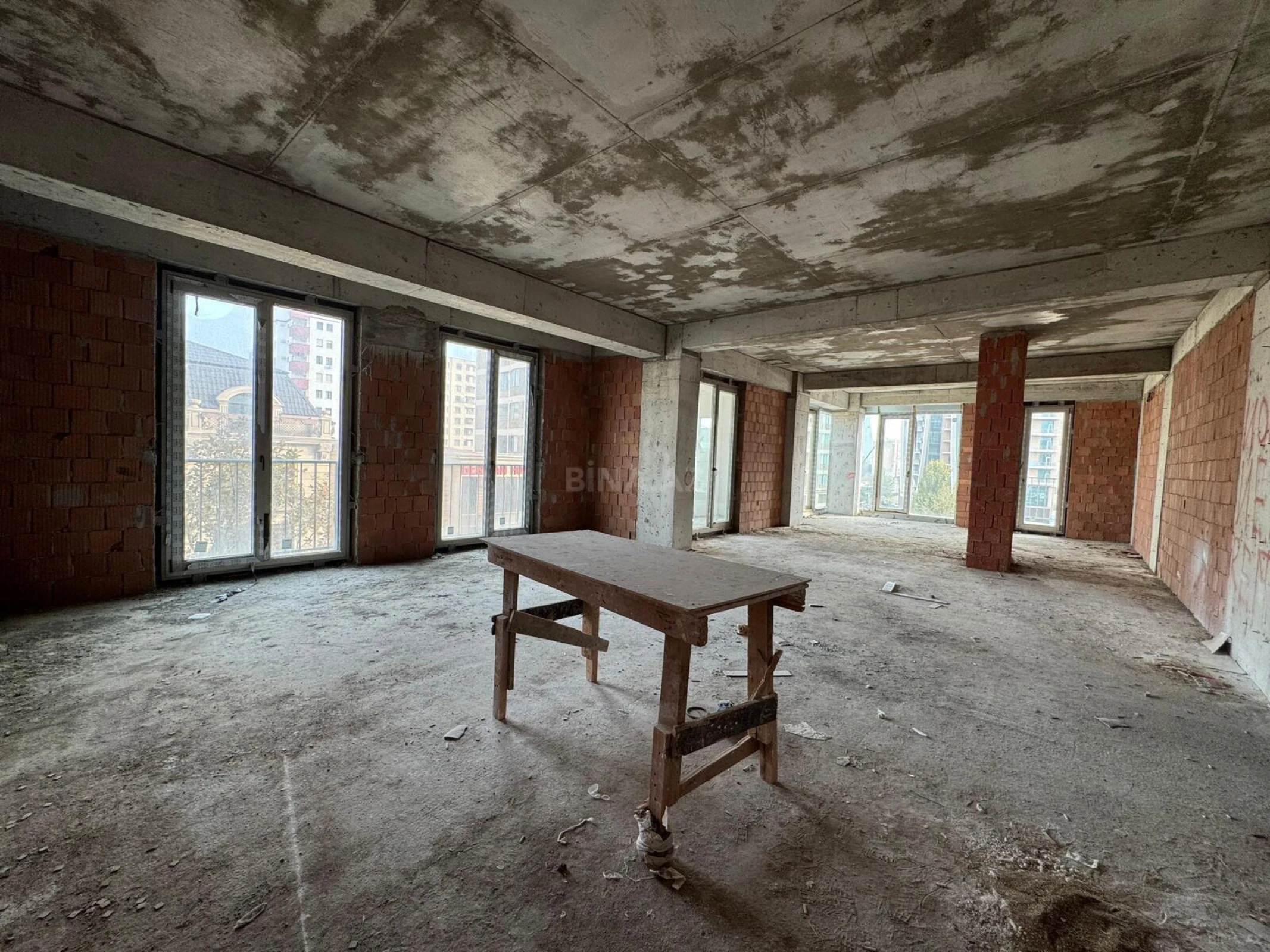 Satılır 3 otaqlı mənzil 112 m²