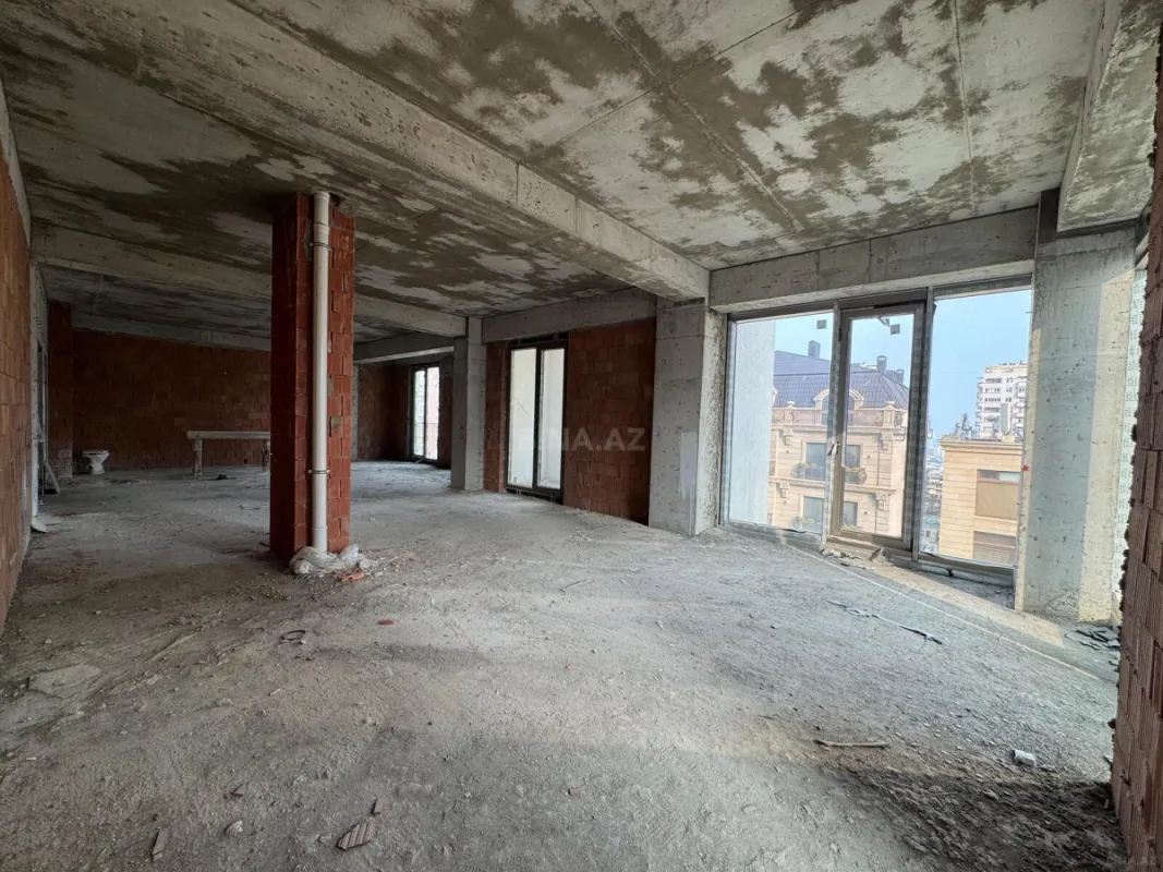Satılır 3 otaqlı mənzil 112 m²