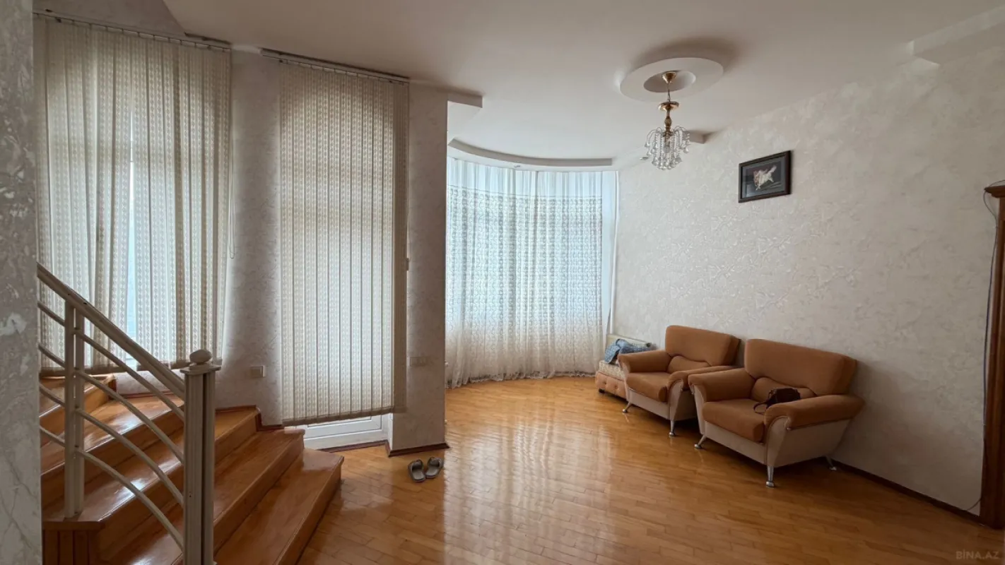 Satılır 7 otaqlı həyət evi 320 m²